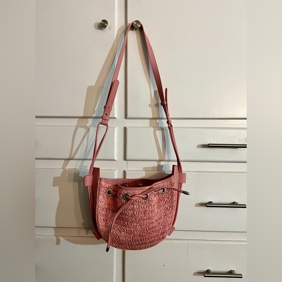 🆕 Free People Cabana crossbody bag in pink only - Picture 5 of 13